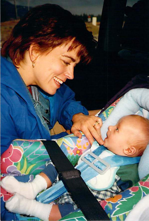 Elizabeth & Sam - Trying To Make Him Laugh